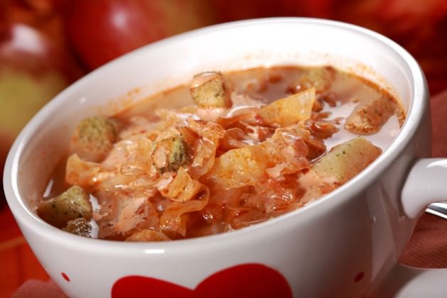 bigstock-Red-Cabbage-Soup-sauerkraut--5698022