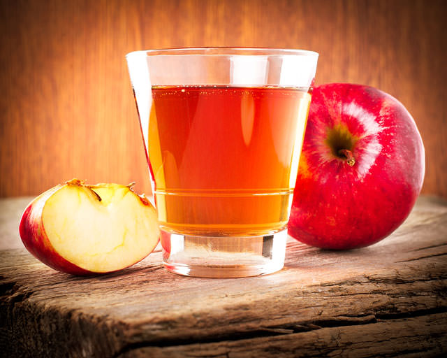 bigstock-Apple-Juice-Fresh-Organic-Rip-50126372