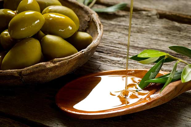 bigstock-olive-oil-over-spoon-27485588