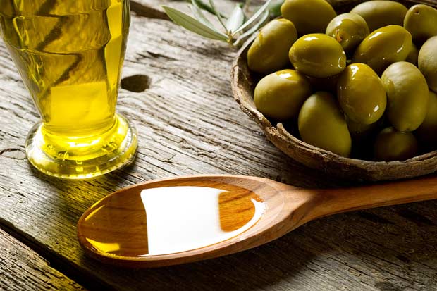 bigstock-olive-oil-over-spoon-27485537