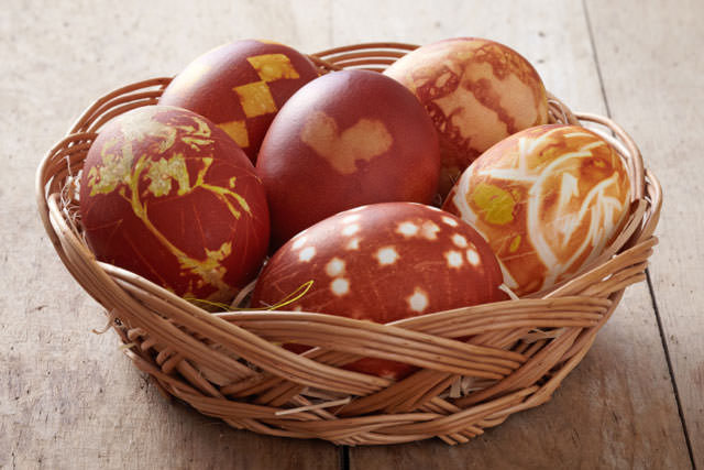 easter eggs colored with onion skin